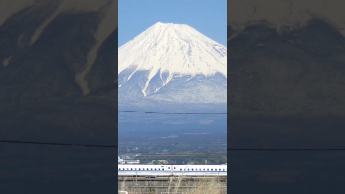 SHINKANSEN IN THE SHADOW OF MOUNT FUJI !!