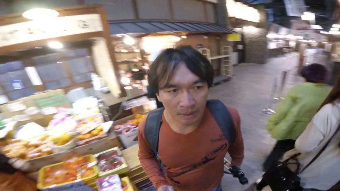 เดินสำรวจ ตลาดปลา และอาหารทะเลสดๆ Wakayama Marina City ที่นี่โชว์แล่ปลาทูน่า