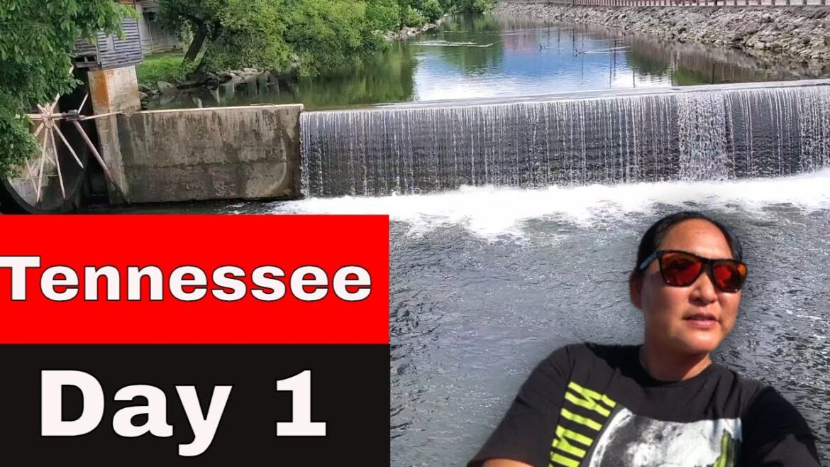 Tennessee Day 1: Pigeon Forge | Old Mill Restaurant | Pigeon Forge Snow | Paula Deen's | The Island