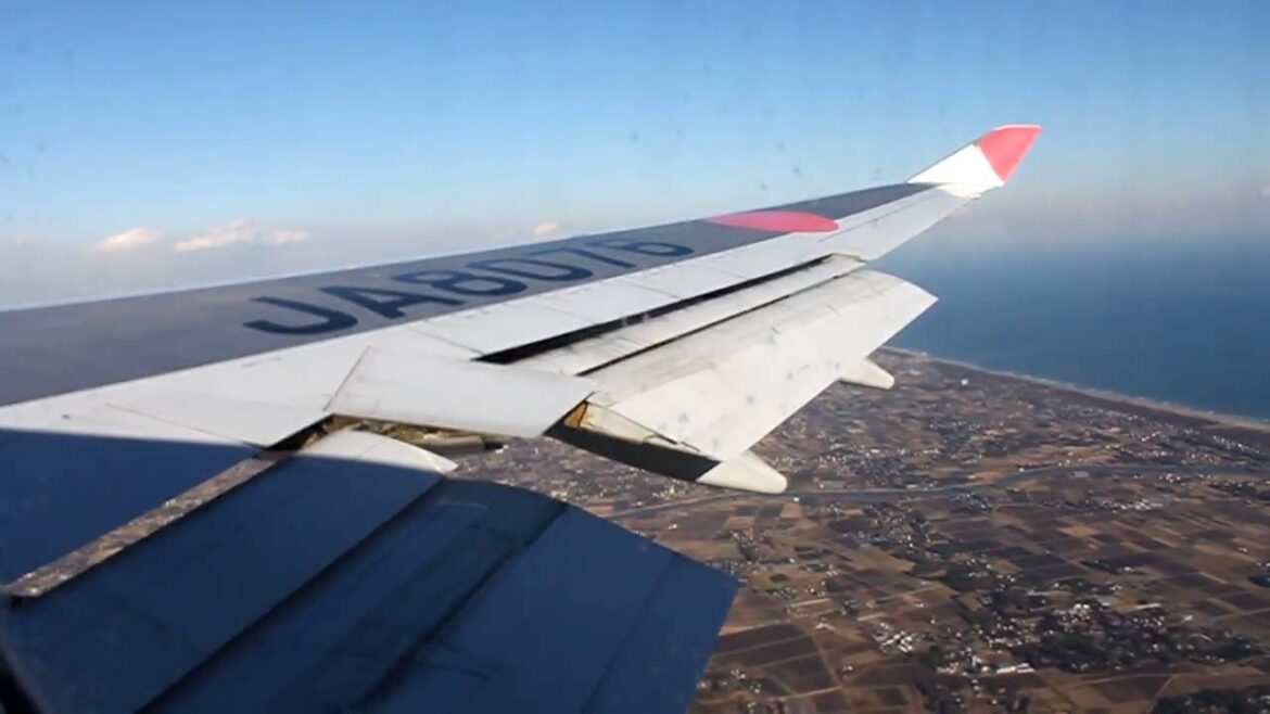 Boeing 747-400 (JA8076) approach into NRT.