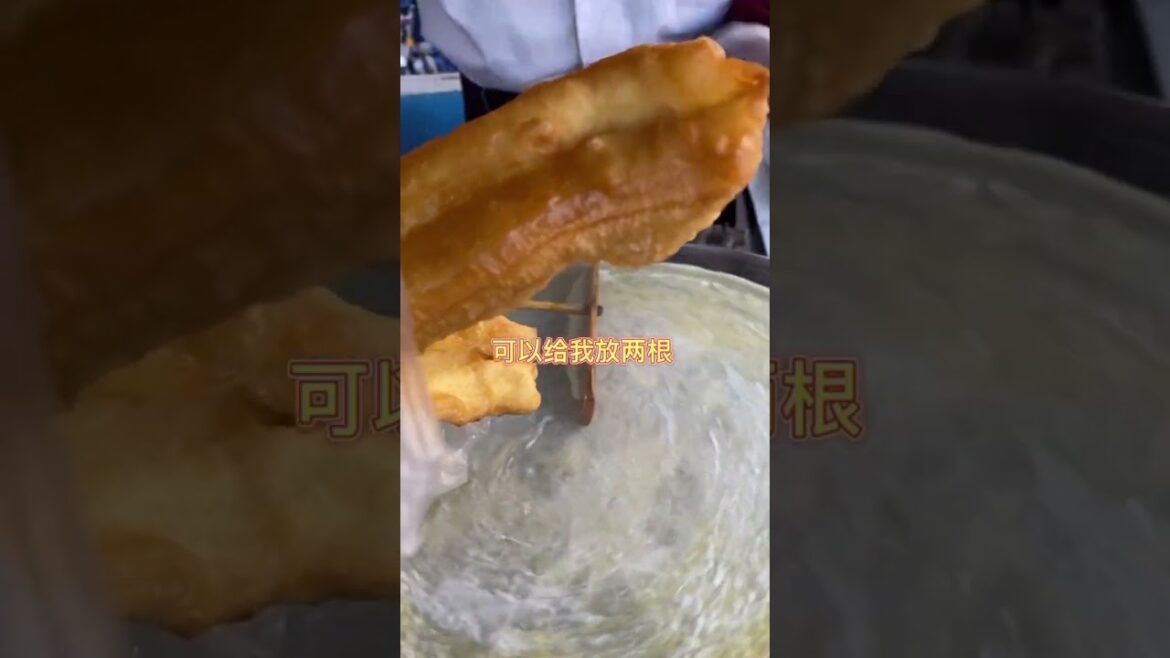 老板說這是天津口味的煎餅果子，大家覺得是嗎？#shorts #煎饼果子 #煎饼 #煎餅 #streetfood #chinastreetfood #chinafood