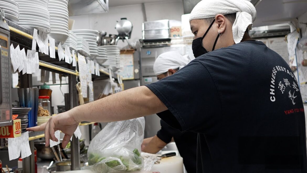 怒涛のオーダー【爆売れ中華料理店】沖縄・燕郷房の実力！