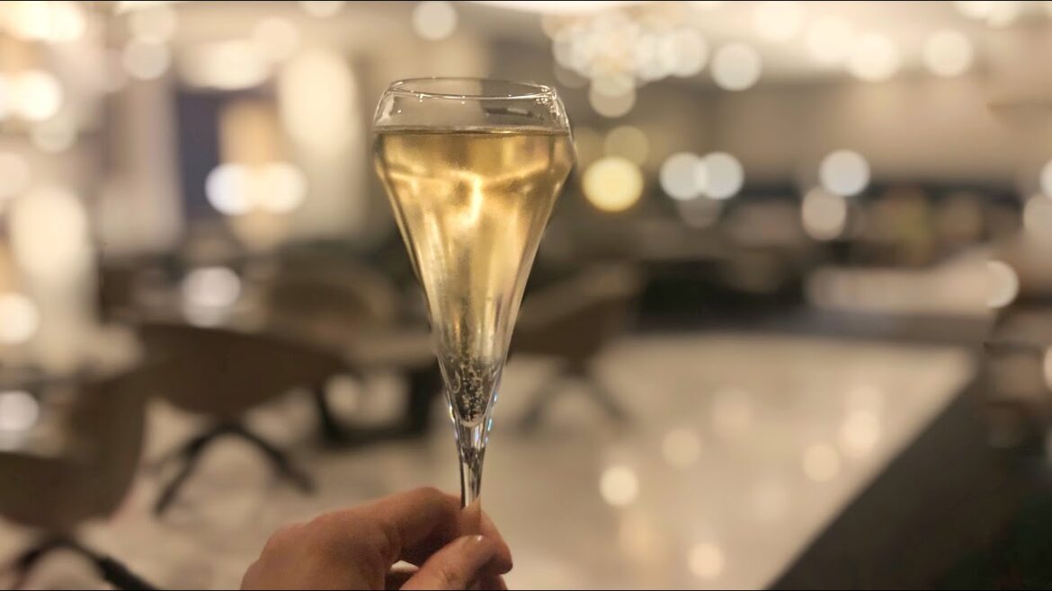 Tour of United Airlines' Polaris Business Lounge, LAX Tour of United Airlines' Polaris Business Lounge, LAX