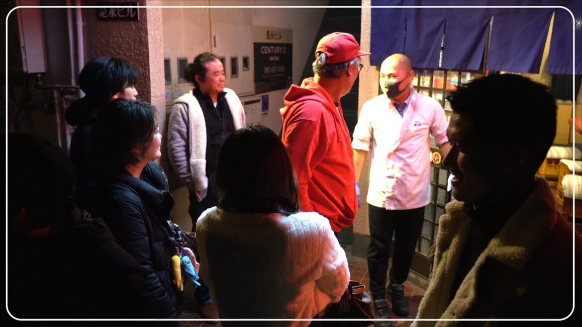 【朝8時閉店】早朝5時なのに開店前から大行列！幻のうどん「うどん箱太郎」に密着！ japanese street food udon うどんそば