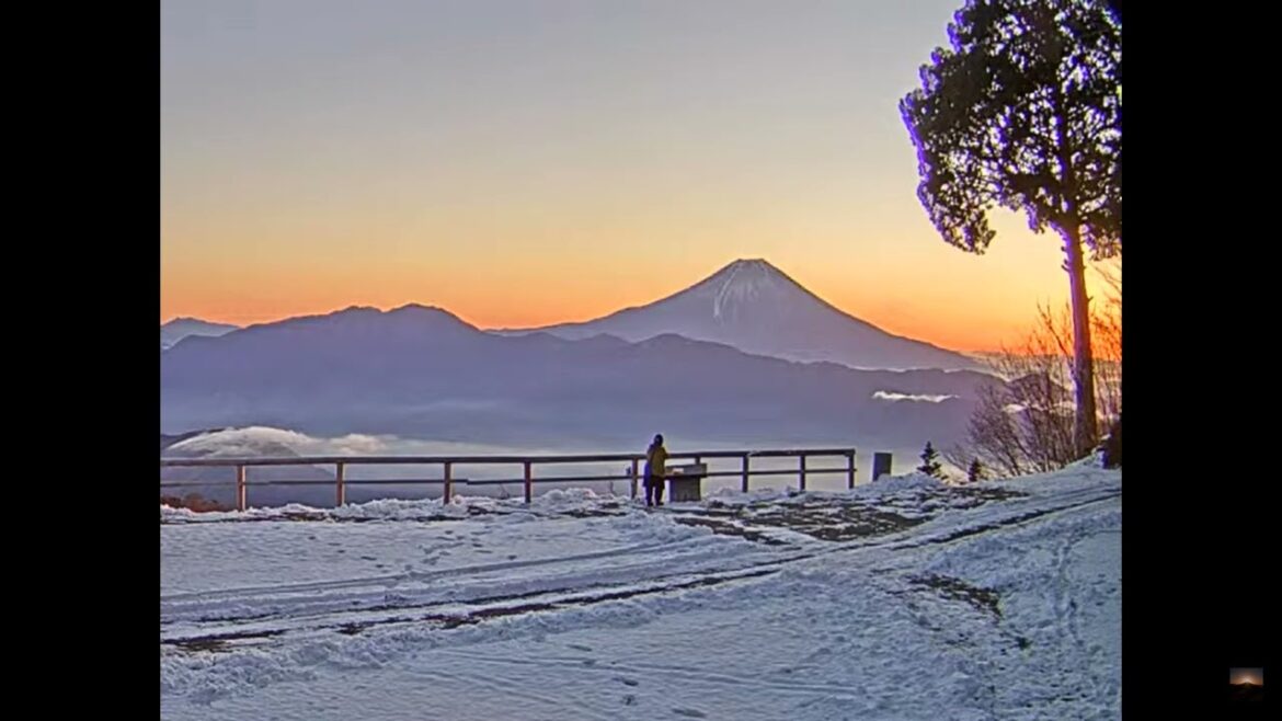 2022年12月16日 七面山（標高1,982m）から見た美しい富士山とご来光映像