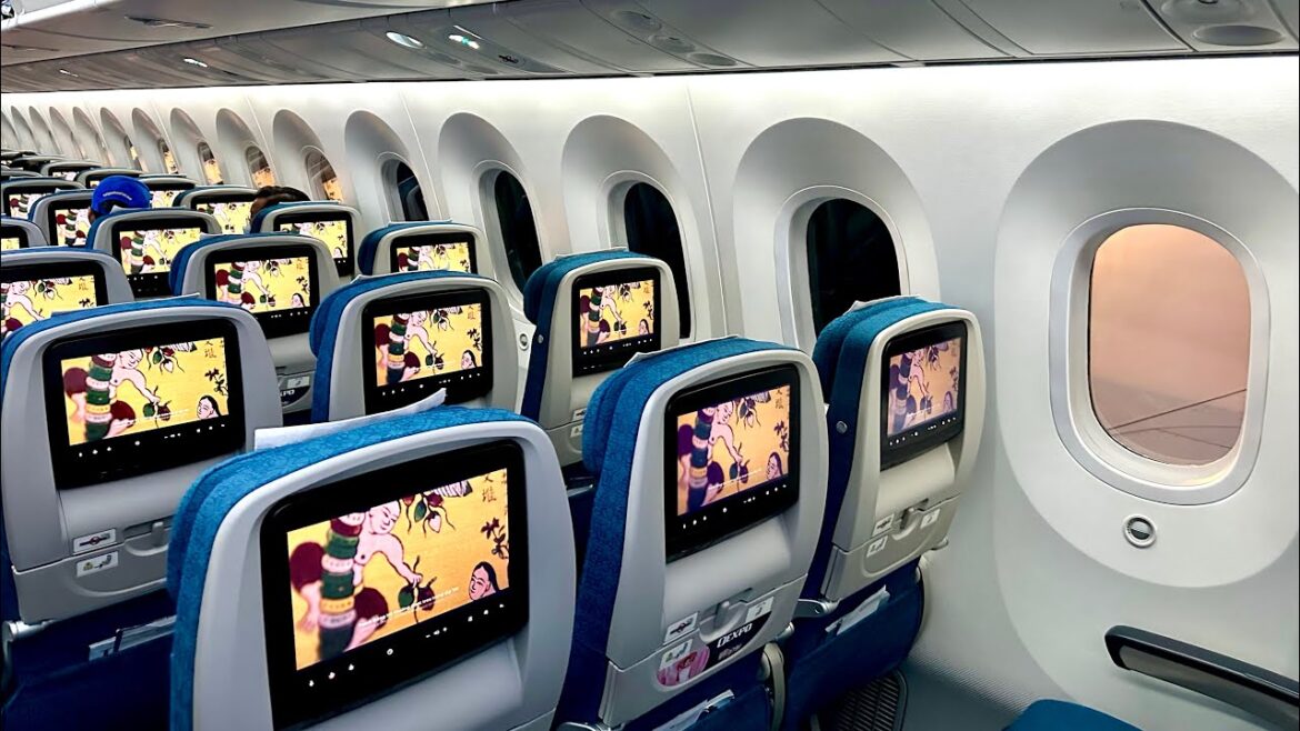 First time with Vietnam Airlines Boeing 787-10 Dreamliner from Hanoi to Ho Chi Minh City.