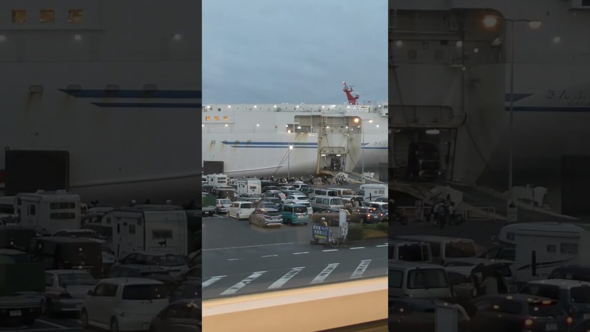 【4K】Let's board a large passenger ship to Hokkaido!😆 #shorts 【4K】Let's board a large passenger ship to Hokkaido!😆 #shorts