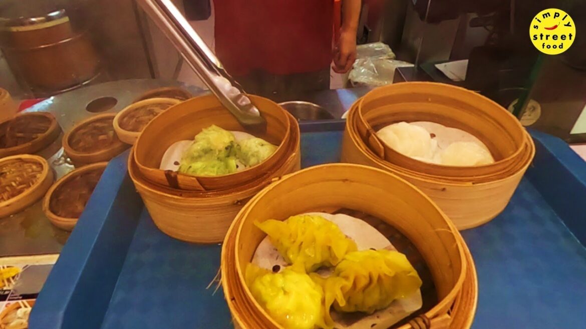 STREET FOOD TOUR at Singapore CHINATOWN - Dim Sum, Pork Bun (Bao Zi), Xiao Long Bao!