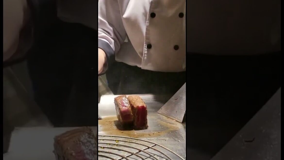 How To Cook A Kobe Beef - Teppanyaki Style #benihana #shorts