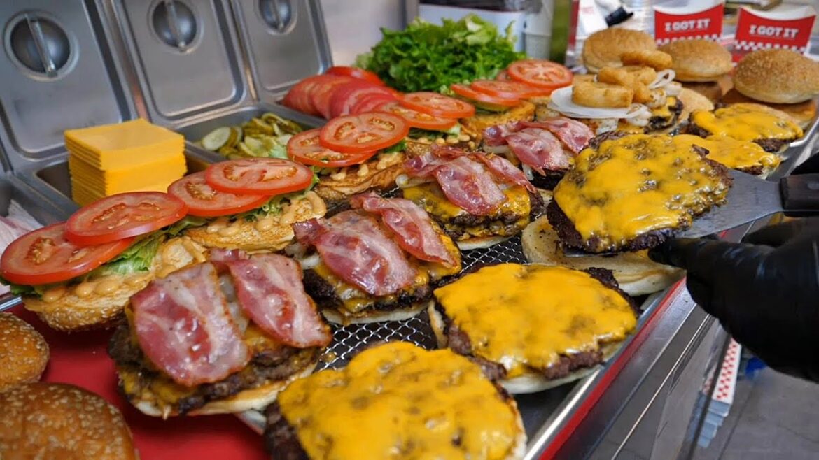 맛집랭킹 1위 달성! 수제버거로 동네 맛집 평정한? 베이컨 더블 치즈버거, 새우버거 / Bacon double Cheeseburger / Korean Street Food 맛집랭킹 1위 달성! 수제버거로 동네 맛집 평정한? 베이컨 더블 치즈버거, 새우버거 / Bacon double Cheeseburger / Korean Street Food