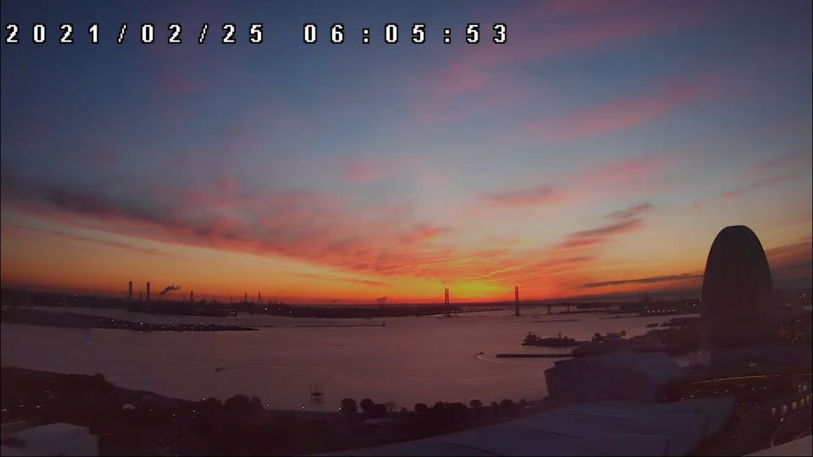 ライブカメラ　みなとみらい、ベイブリッジ、横浜港：Yokohama Port Live Camera