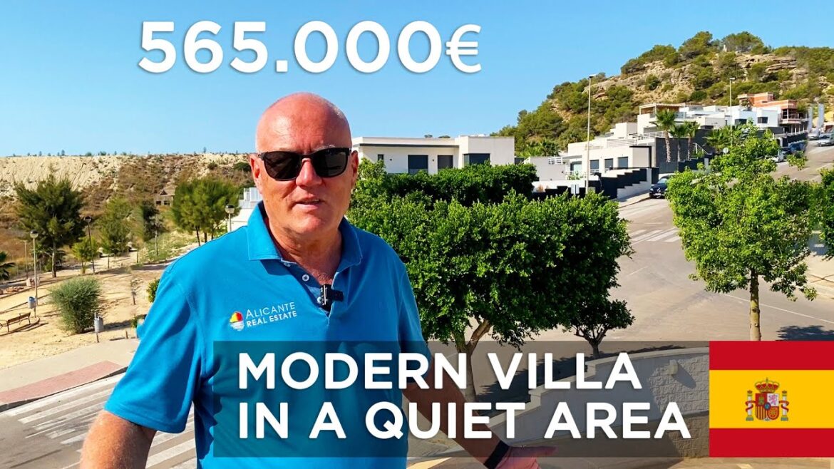 House in Spain π΄ Villa with huge plot π₯400mΒ²π₯ in a great area of Torrevieja in Villamartin House in Spain π΄ Villa with huge plot π₯400mΒ²π₯ in a great area of Torrevieja in Villamartin