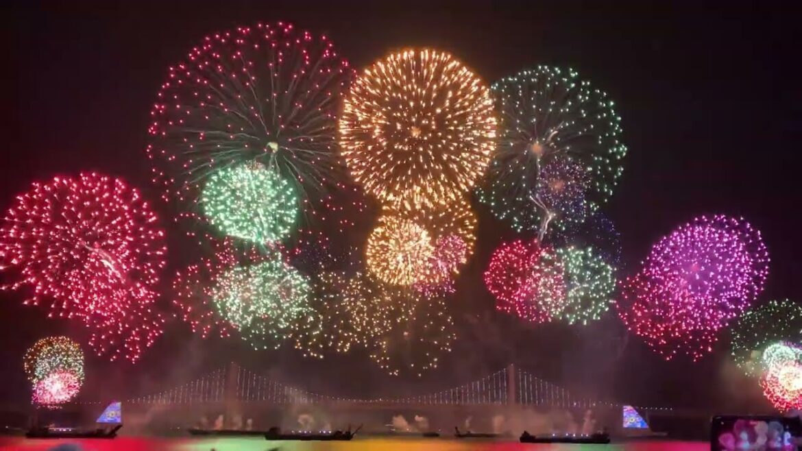 17.12.2022 Busan Gwangalli Fireworks Festival-8 | 4K60fps 釜山広安里花火大会です。Christmas and New Year's celeb
