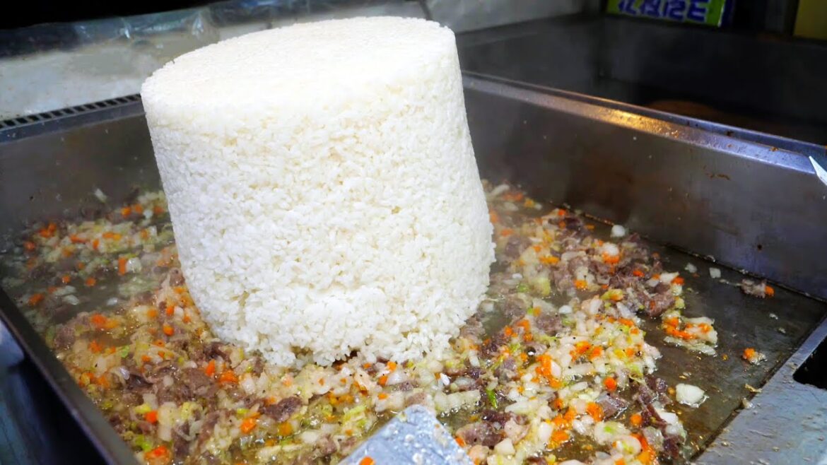 거대한 계란볶음밥 달인 , 회오리 오무라이스 / Giant Egg Fried Rice Master, Tornado omelette / Korean street food