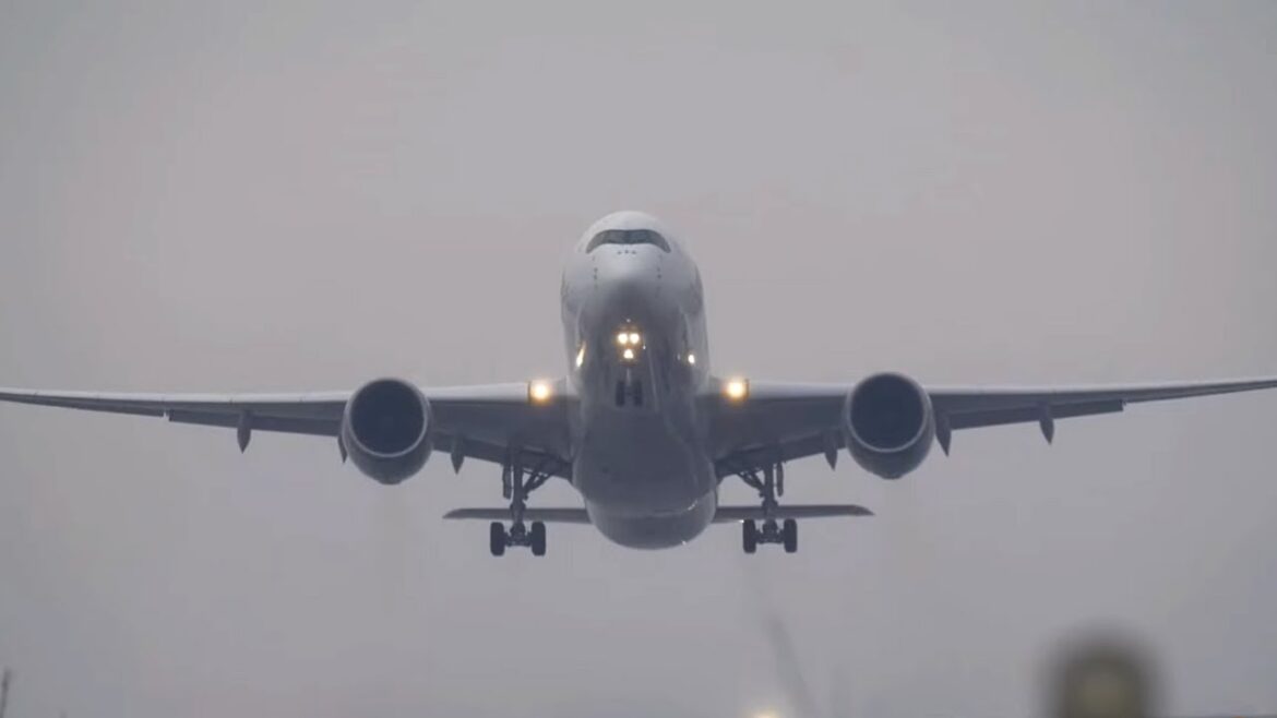 🔴|  Manchester Airport  Live  | SouthSide Winter Opps| Sat 17 Dec | #livestream #planespotting 🔴|  Manchester Airport  Live  | SouthSide Winter Opps| Sat 17 Dec | #livestream #planespotting