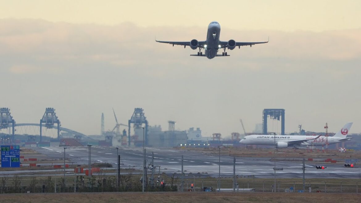 Tokyo Haneda Airport Live Stream with ATC 羽田 RUNWAY 22! (@sunset time)