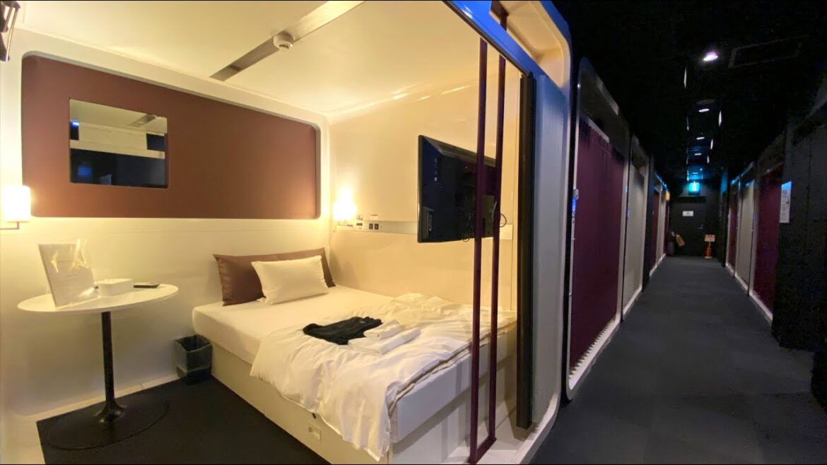 Staying at Japan's LUXURIOUS First Class Capsule Hotel