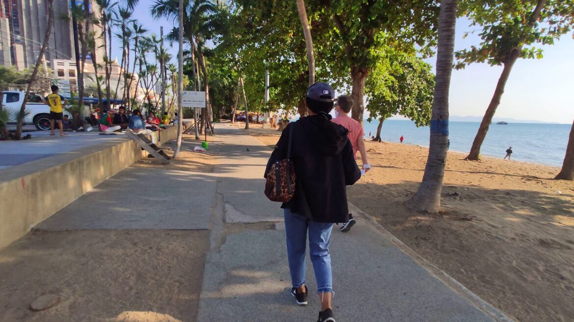Pattaya Jomtien Finally  Abandonned By Tourists & Locals ?😱🤔 (Beach walk)
