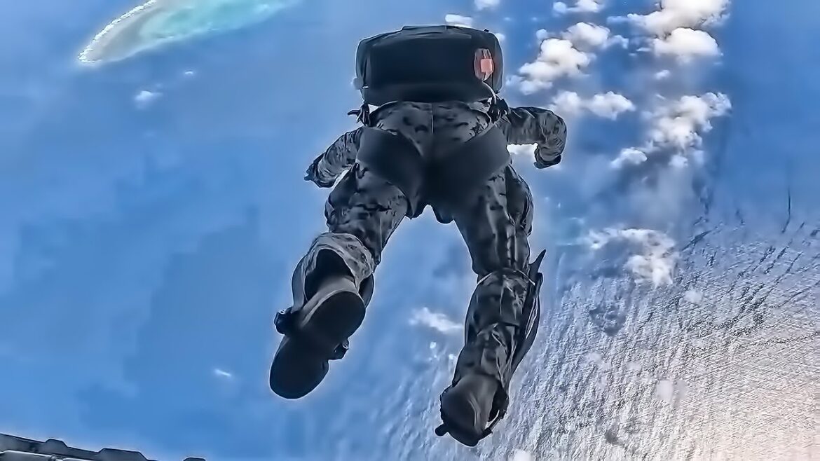 RECON Marines Parachute • Okinawa-Japan (2022)