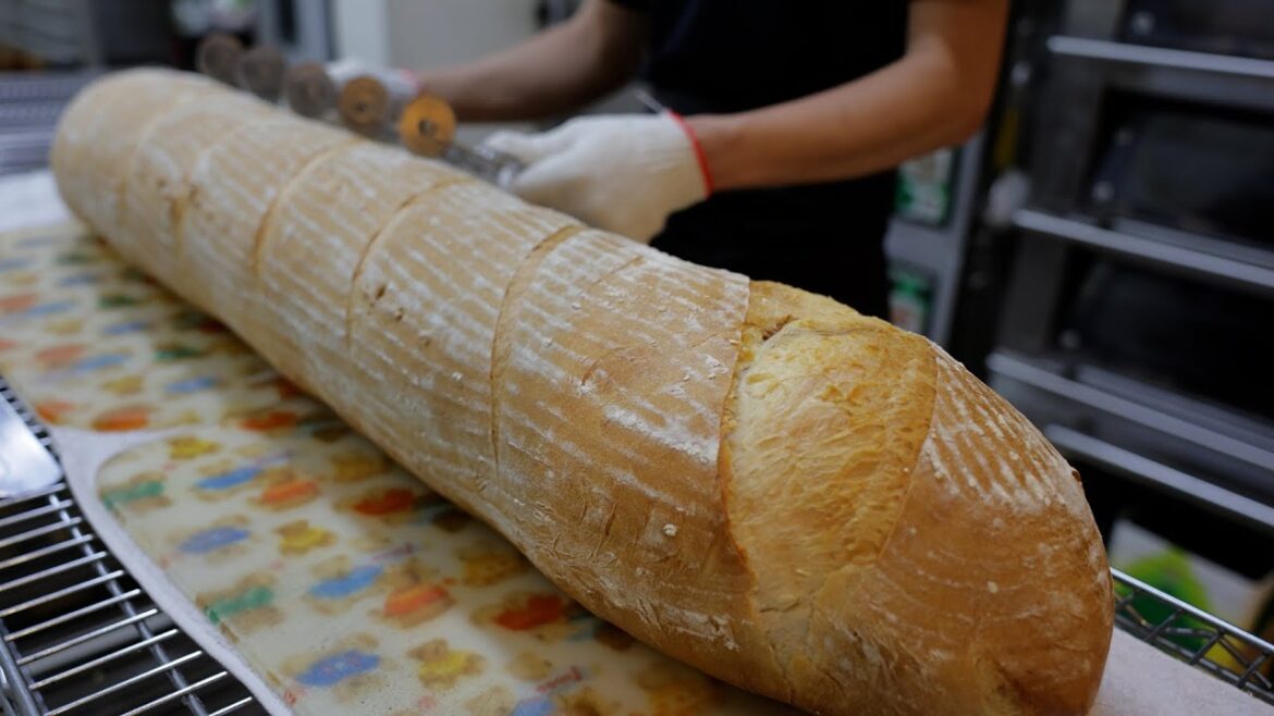 Strong Stick, Giant Sausage Cheese Bread, Baguette Making/巨無霸法國臘腸起司麵包製作 - Taiwanese Food