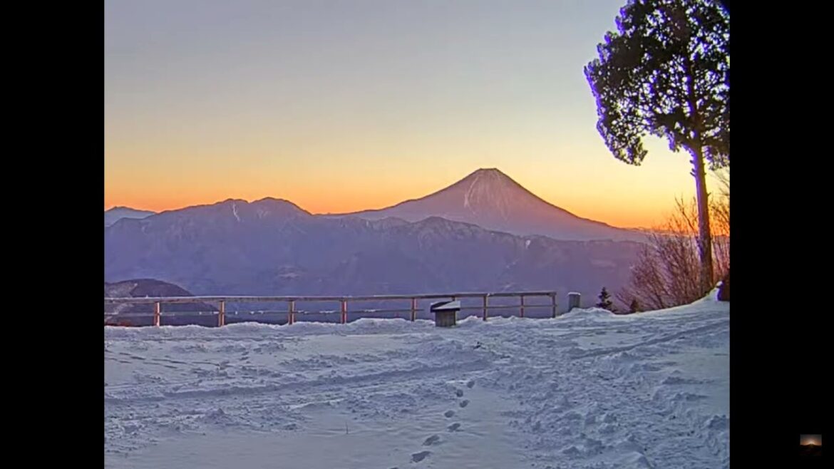2022年12月19日 七面山（標高1,982m）から見た美しい富士山とご来光映像