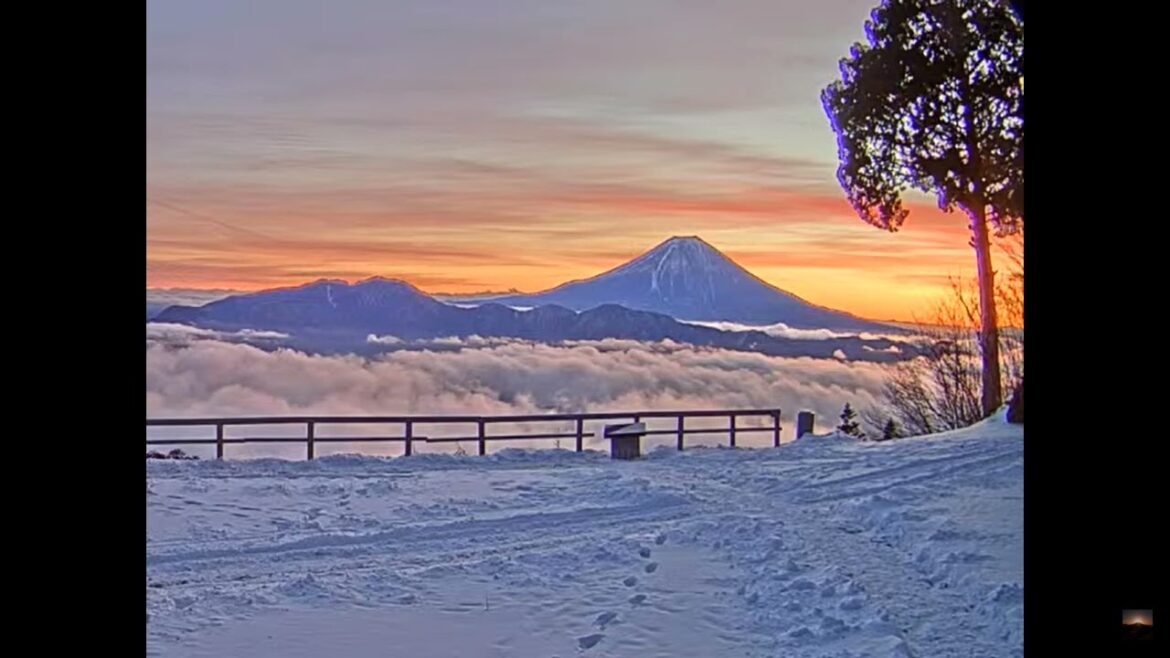 2022年12月21日 七面山（標高1,982m）から見た美しい富士山とご来光映像