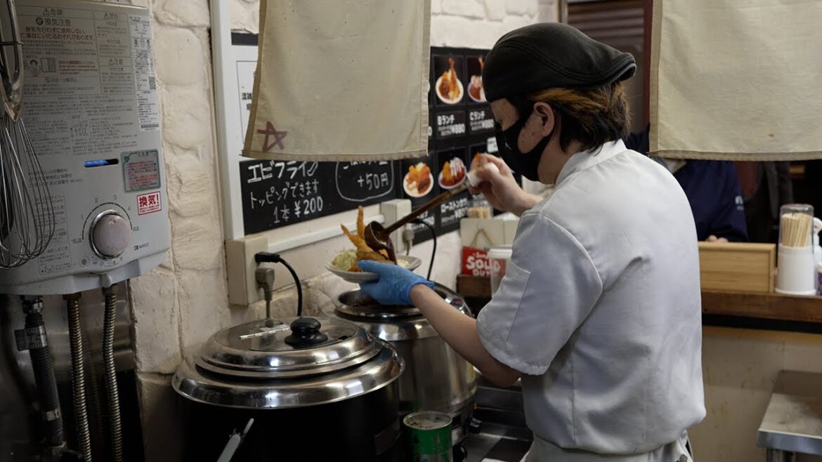 朝7時から手作り仕込み！営業は4時間だけ…洋食が安くて早い店「洋食のエース」神戸三宮駅