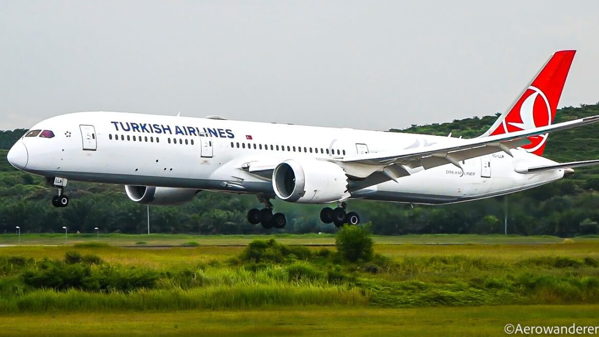 KUALA LUMPUR Airport CLOSE UP Aircraft Landing
