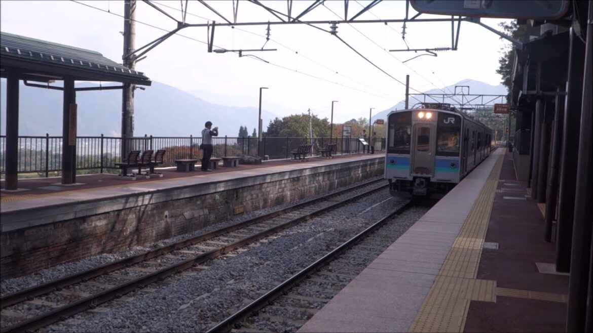 Famous Obasute Station (姨捨駅), Zenkoji Plain - Shinonoi Line (篠ノ井線)