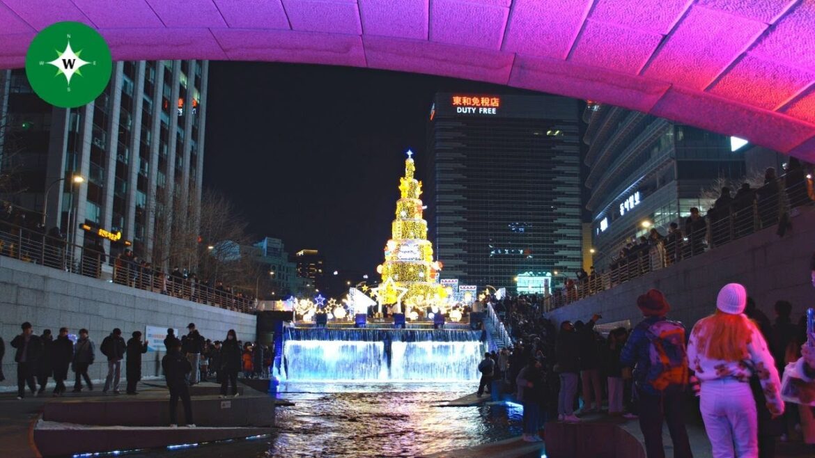 [4K] Busy Crowds at Cheonggyecheon Stream on Christmas Day