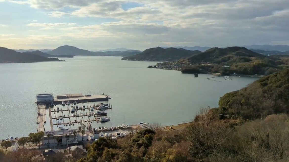 Onomichi, Hiroshima (広島県尾道市) - Bella Vista Spa & Marina Onomichi (ベラビスタ スパ＆マリーナ 尾道) Suite Room Tour