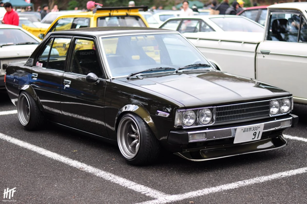 Toyota Corolla KE70 (1970) - Basically a 4-door AE86