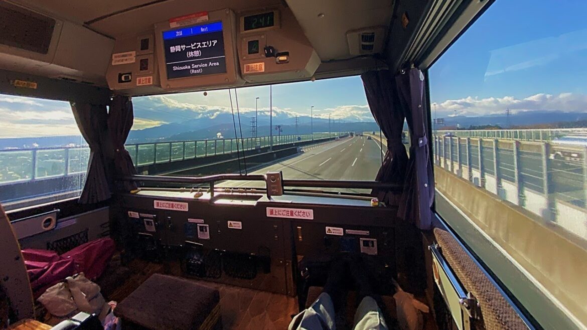 【ありえない車窓】二階建て高速バスの一番前の座席の予約方法(昼行:新東名スーパーライナー新宿7号 東京⇒名古屋)ビジネスシートからの前面展望 【ありえない車窓】二階建て高速バスの一番前の座席の予約方法(昼行:新東名スーパーライナー新宿7号 東京⇒名古屋)ビジネスシートからの前面展望