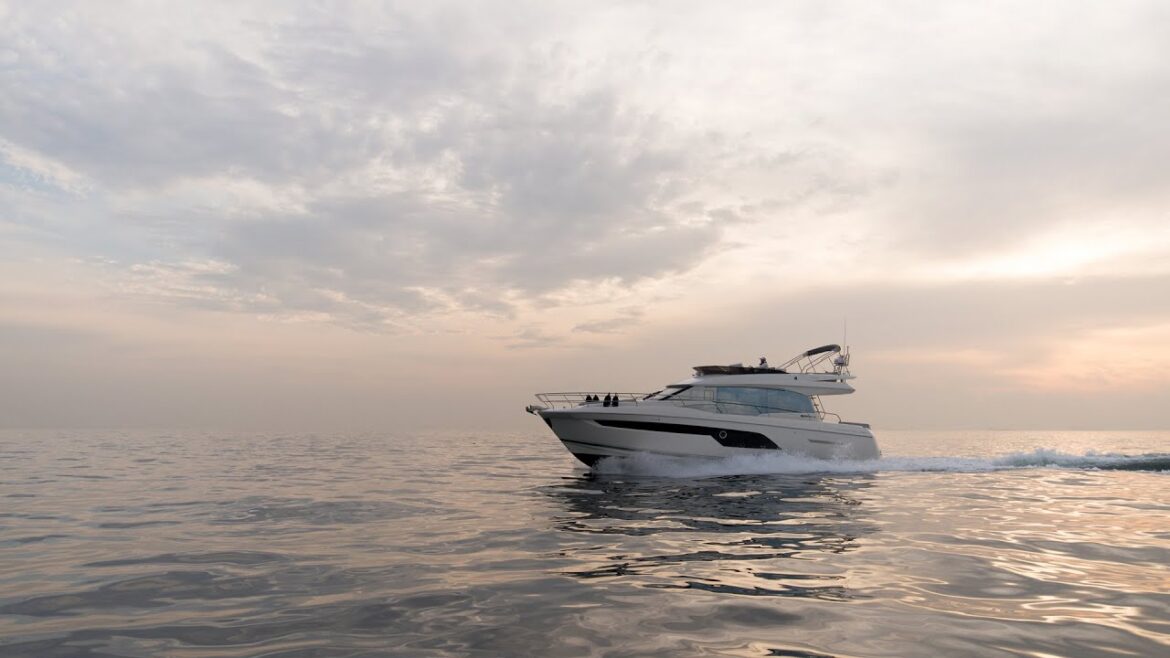 PRESTIGE 520 in Yokohama, Japan – by PRESTIGE PRESTIGE 520 in Yokohama, Japan - by PRESTIGE