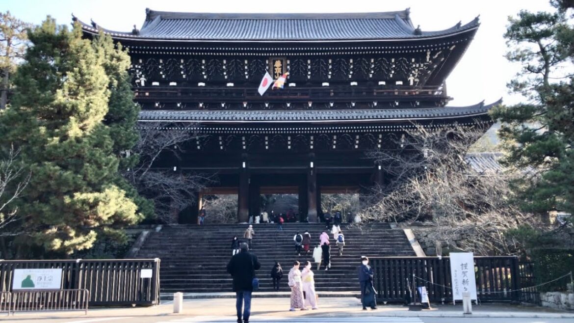 23年1月1日 謹賀新年!元日の京都を歩く 知恩院,円山公園,八坂神社,祇園 Walk around Kyoto city,Japan vlog 23年1月1日 謹賀新年!元日の京都を歩く 知恩院,円山公園,八坂神社,祇園 Walk around Kyoto city,Japan vlog