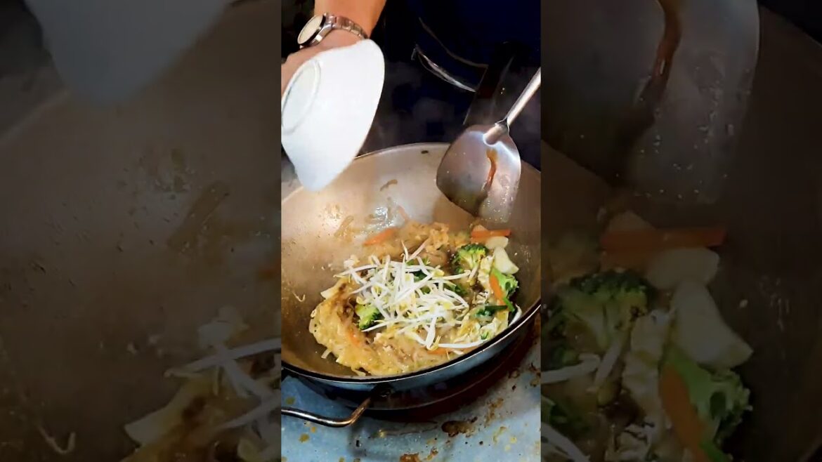 Fried vegetable noodles | Street Food Pattaya