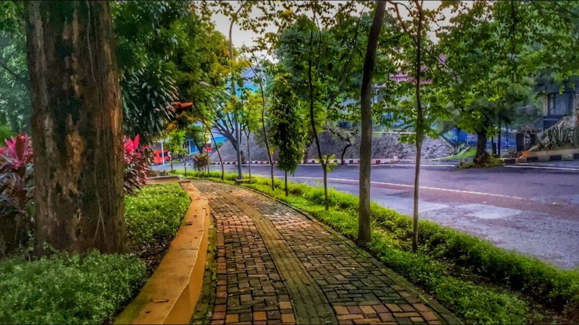 Morning Walk in Siranda Semarang | 4K Walking Tour Indonesia