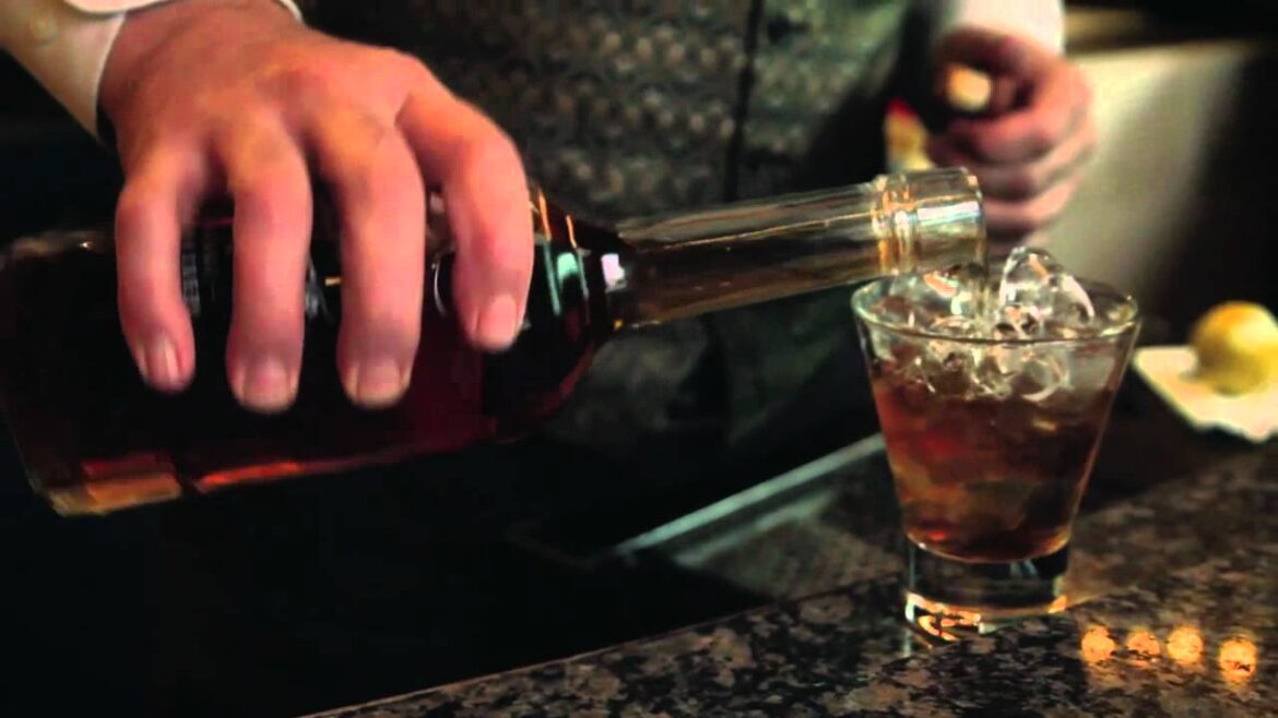 How To Make A New Orleans Vieux Carre Cocktail How To Make A New Orleans Vieux Carre Cocktail