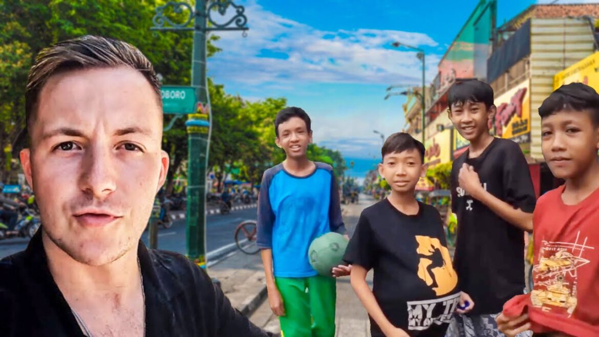 Meeting Kind Indonesian Locals in Yogyakarta ๐ฎ๐ฉ Meeting Kind Indonesian Locals in Yogyakarta ๐ฎ๐ฉ