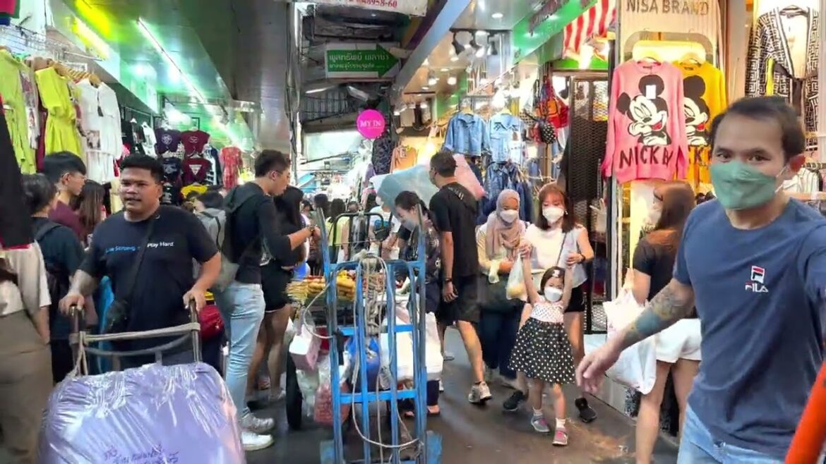 4K HDR 🇹🇭Pratunam Market Bangkok Clothes Market ตลาดประตูน้ํา กรุงเทพ ล่าสุด, Thailand