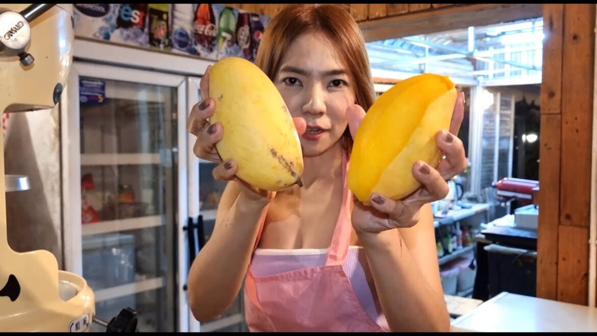 PRETTY lady in Pattaya serves CHEAPEST steaks and Desserts – Thai street food PRETTY lady in Pattaya serves CHEAPEST steaks and Desserts - Thai street food