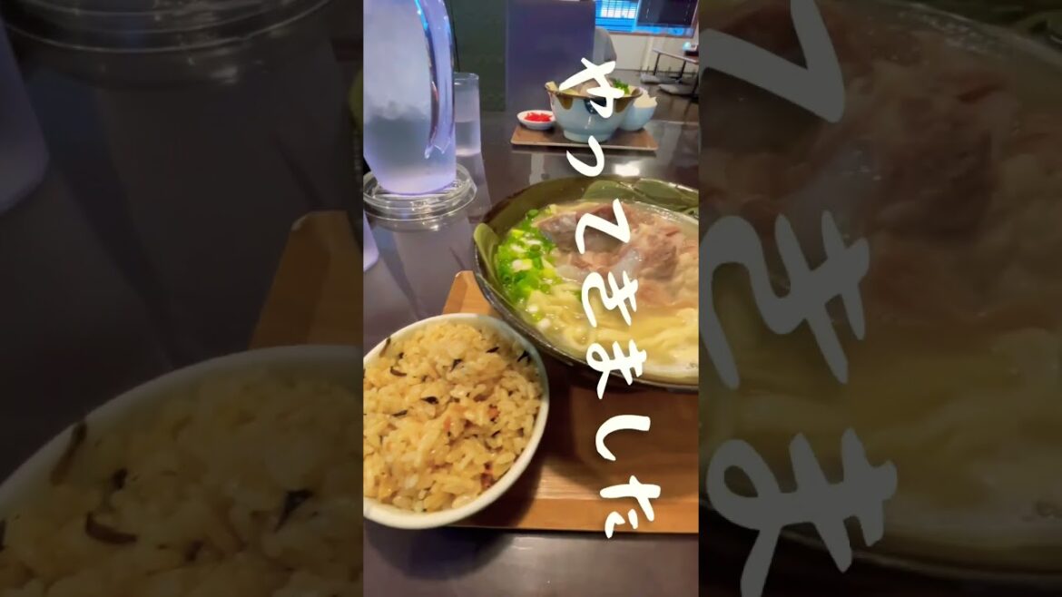 看板のない店に入ったら最高の沖縄そばが食べれた沖縄移住者。うるま市の沖縄そば月黒木。沖縄の潜水士コージーdivercozy　#shorts #沖縄 #沖縄そば