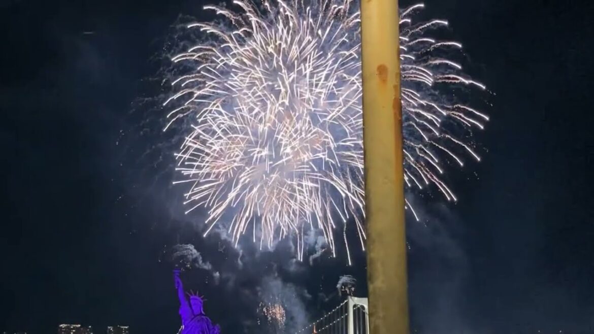 🇯🇵🎇 Secret Christmas Eve Fireworks In Japan 2022