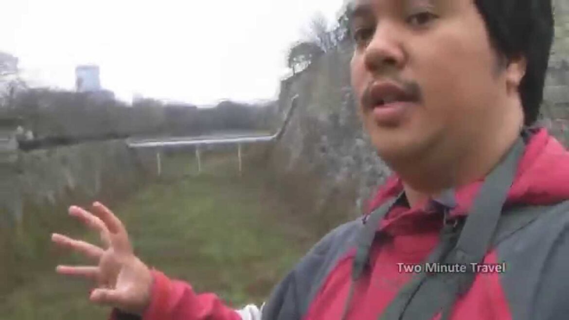 OSAKA CASTLE AND ITS STEAM TRAIN? - Two Minute Travel