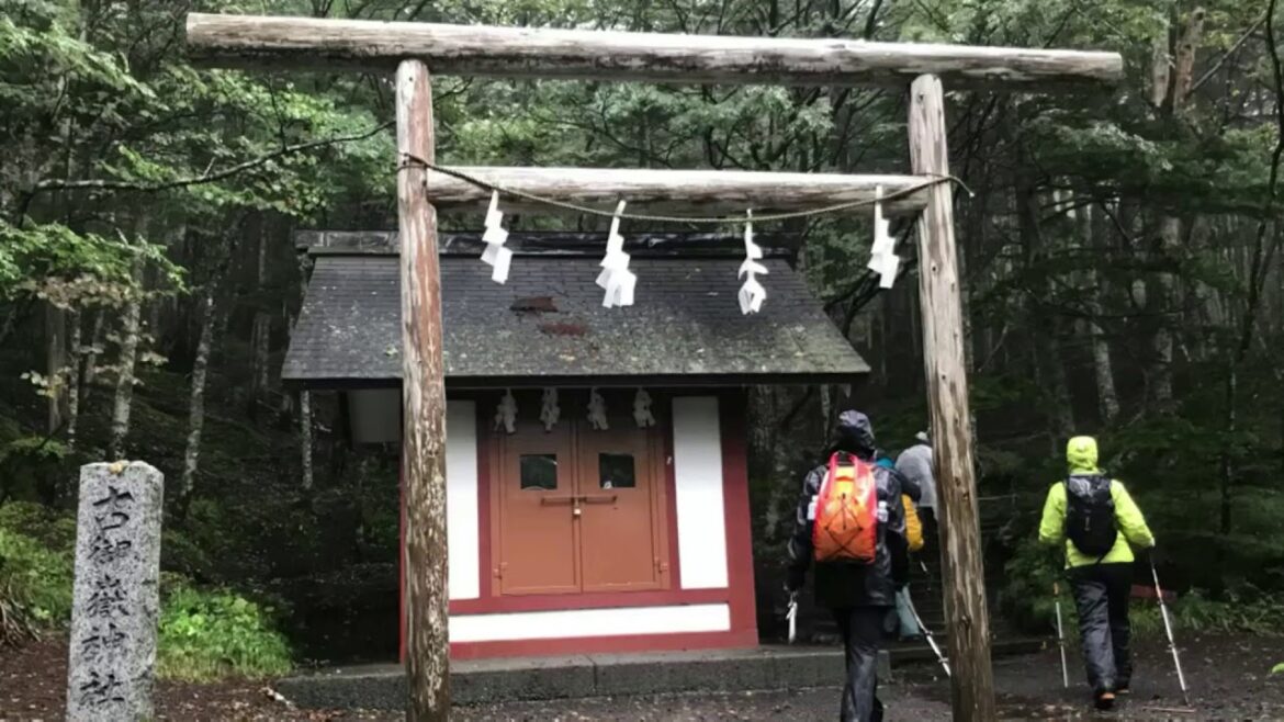 Climbing Mount Fuji in Japan Climbing Mount Fuji in Japan