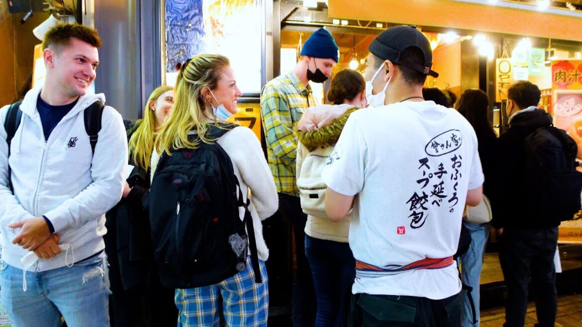 People from AROUND THE WORLD come to taste these Juicy Gyoza! | Gyopao in Roppongi, Tokyo
