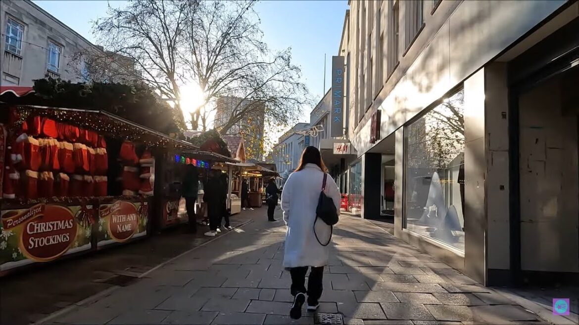 Virtual Walk - Portsmouth High Street Shops - City Centre Virtual Tour - December 2022 | kittikoko