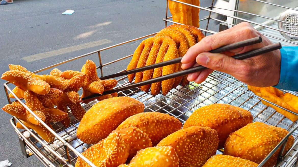 8 Special Street Food in Saigon City Center 2023