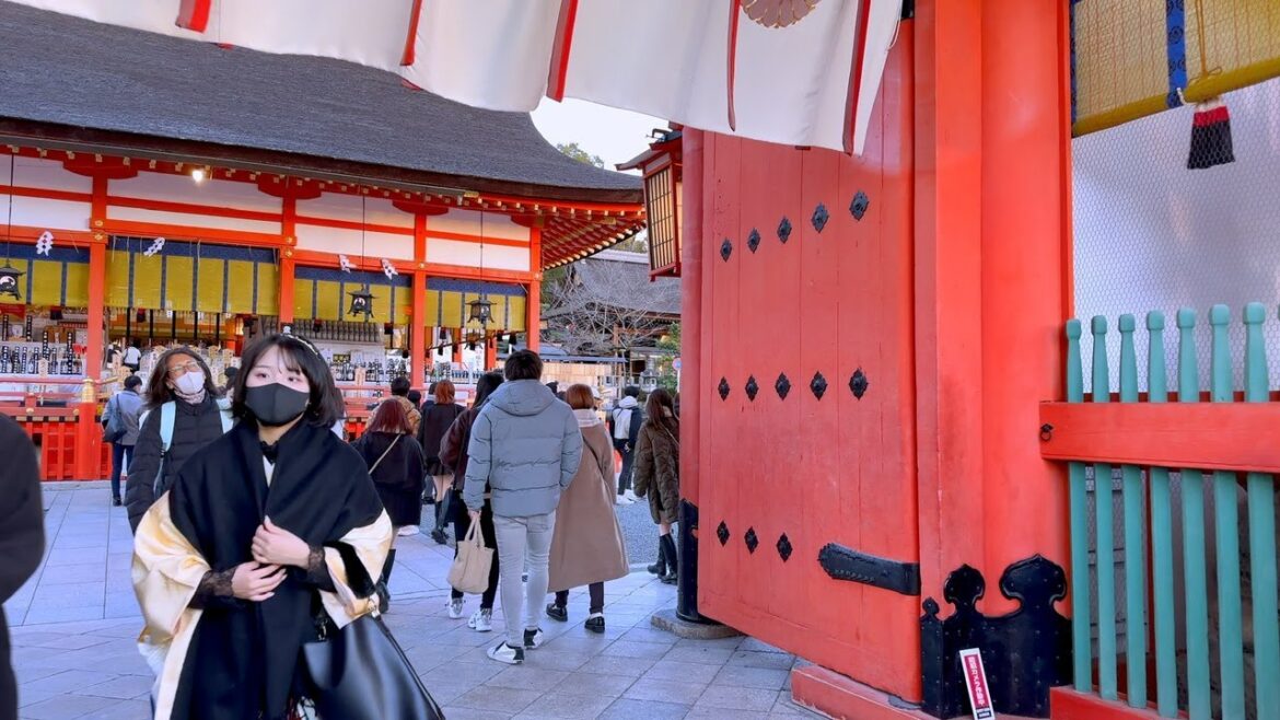 Walking in Japan Kyoto - Fushimi Inari Taisha - 4K HDR
