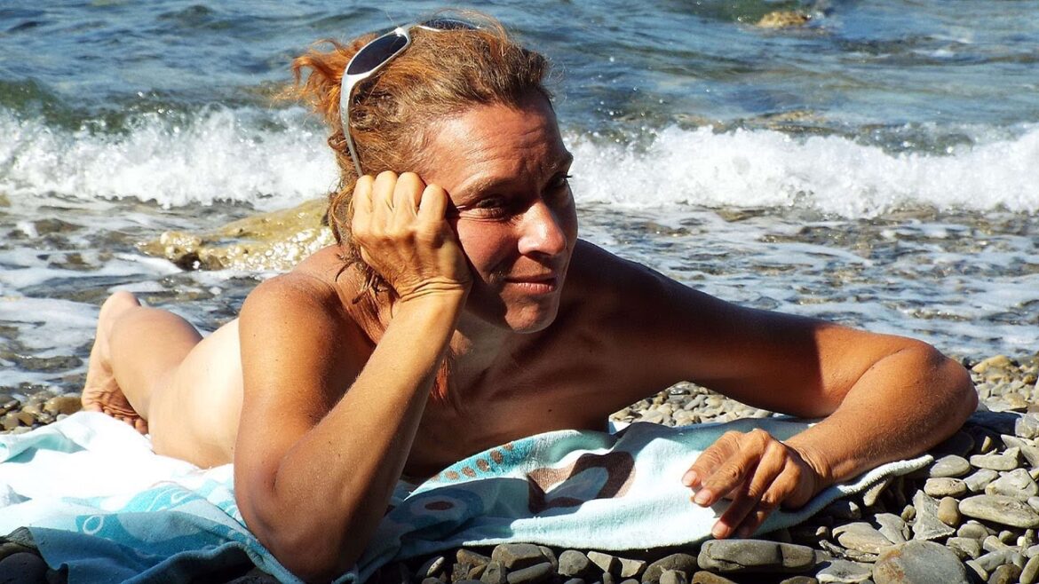 Without Clothes Through Time